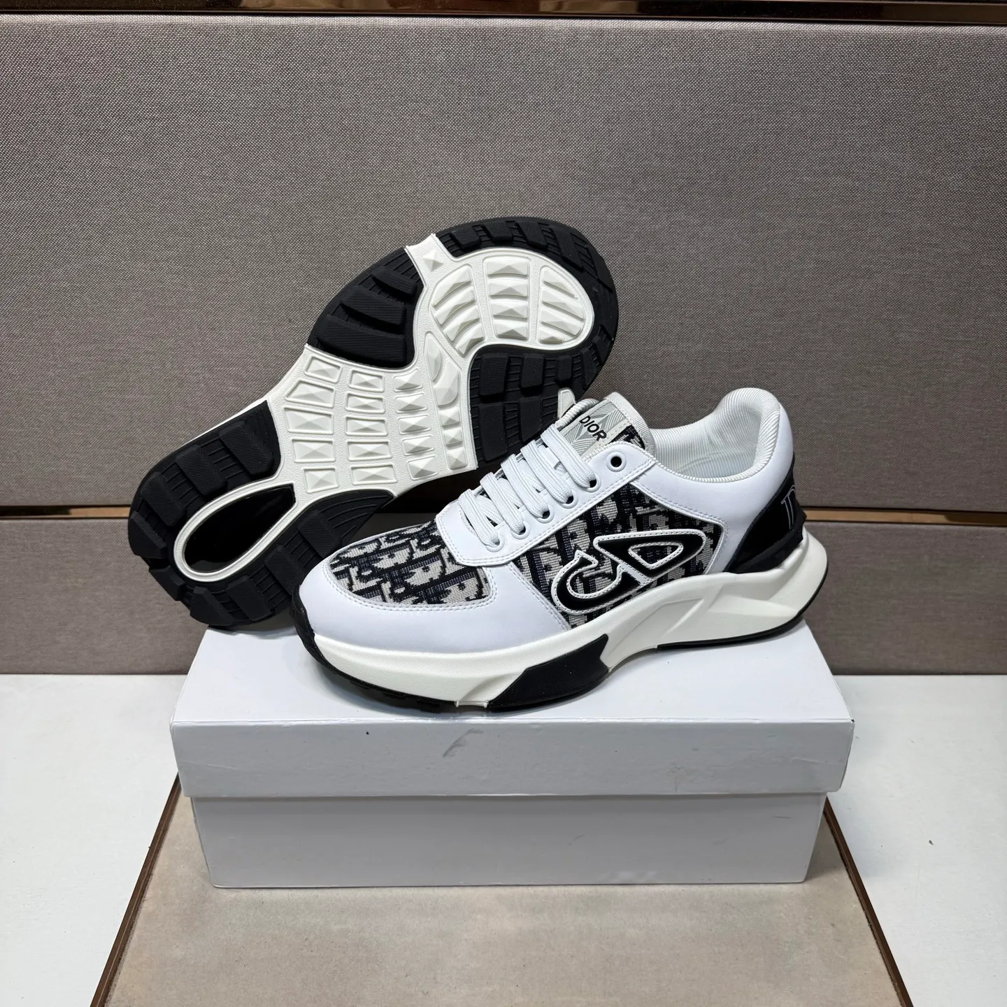 ⬛️Men's shoes💰p442 [Dior~] Men's casual shoes 2025z cabinet sales simultaneously 🔶Size: 38-44#️⃣ 🔷2 colors🔜The upper is made of multi-material splicing➕Mesh lining, comfortable and breathable, sole: original comfortable and wear-resistant outsole, ⚠️real thing📱photographed🎬real thing is better📢📢📢